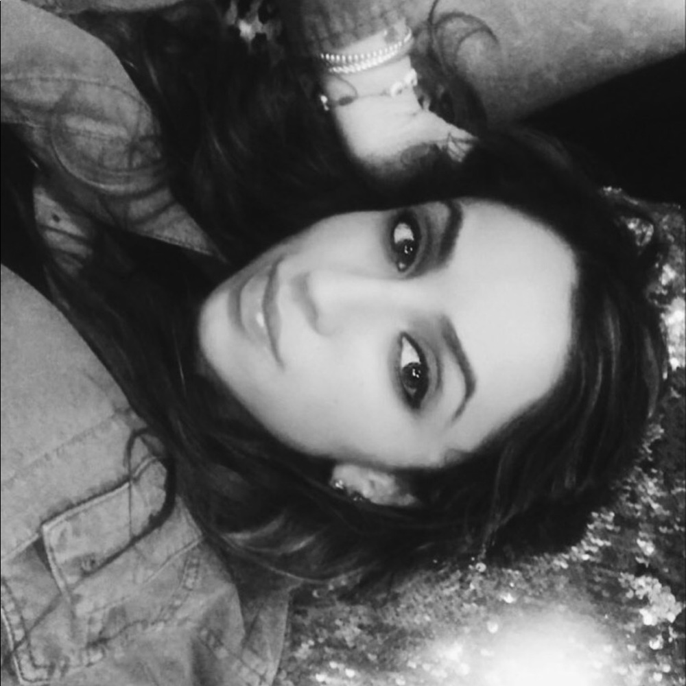 Meet your Posher, Markella